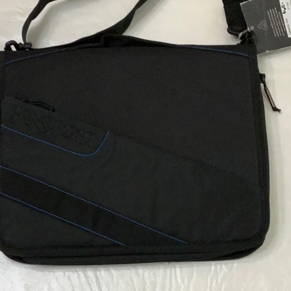 Jansport FIRST CLASS 13” messenger - Blk/Blue Streak